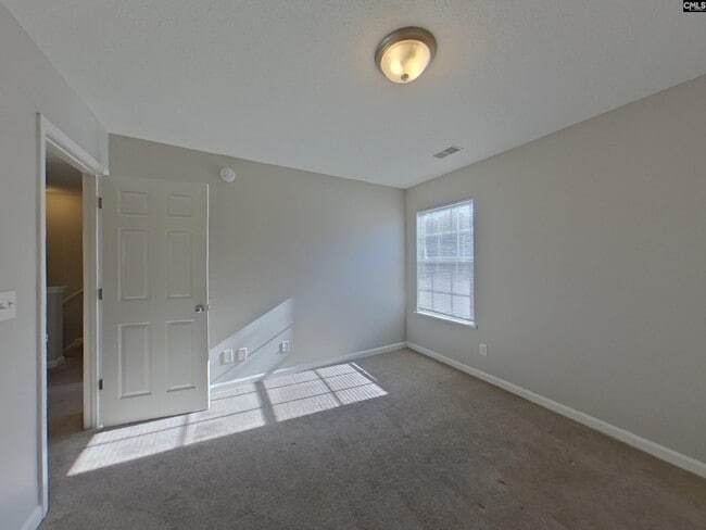 Building Photo - 482 Fox Trot Dr