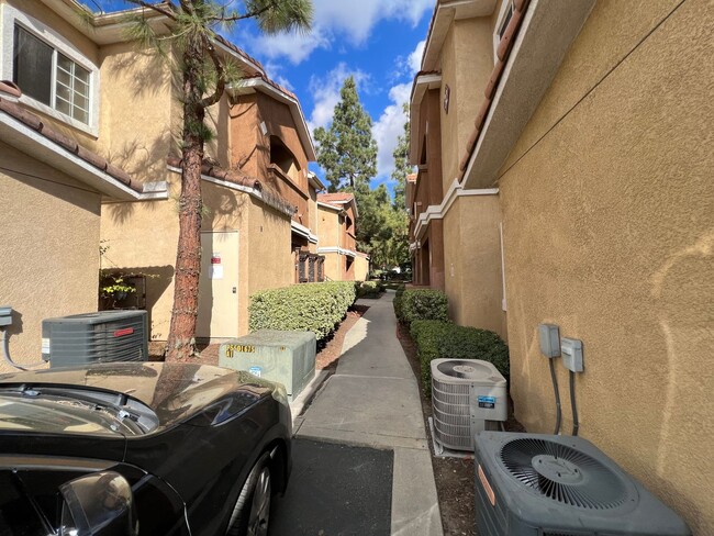 Building Photo - Upgraded Single Story First Floor Condo in Gated Community at Popular Madison Park Villas