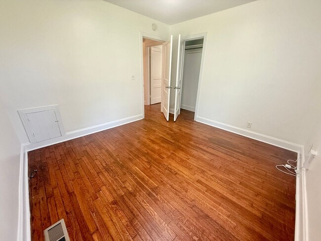 Building Photo - 902 Gibson Dr