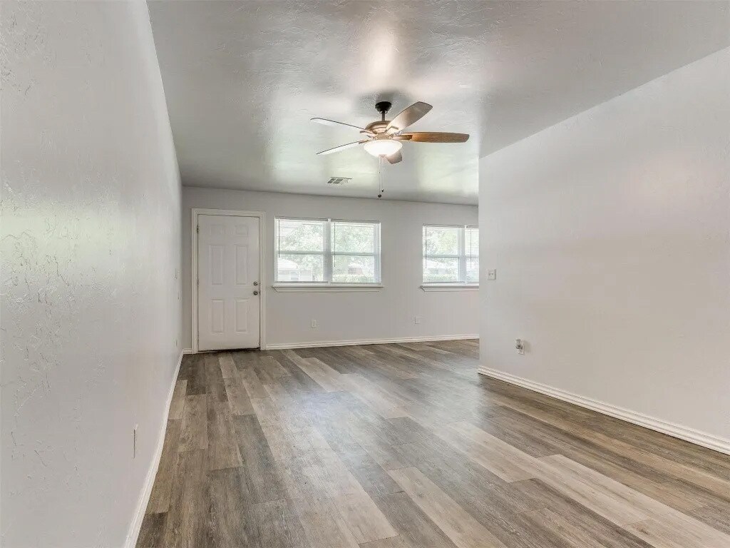 Building Photo - 1528 Avondale Dr