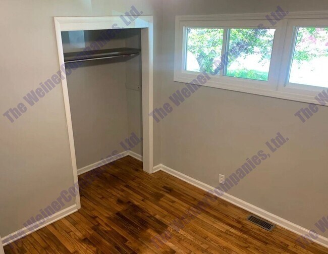 Building Photo - 3-Bedroom/1-Bathroom Home – Available August!