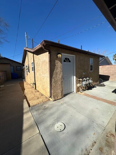 Primary Photo - 44430 Date Ave