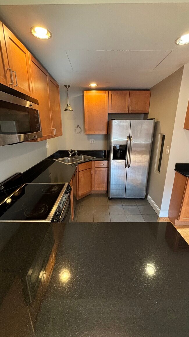 Building Photo - 1915 Senate St