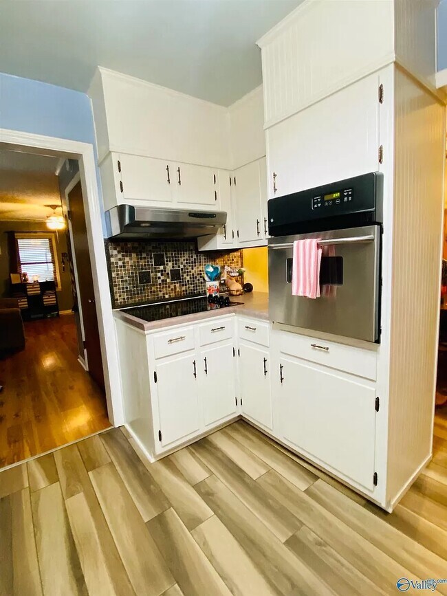 Building Photo - 1204 19th Ave SE