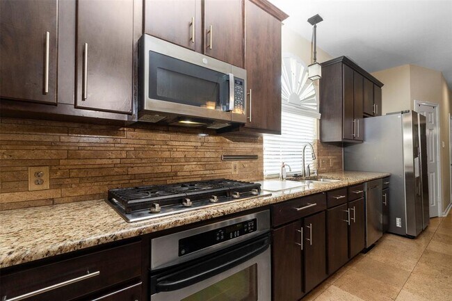 Building Photo - 5803 Song Ridge Ct