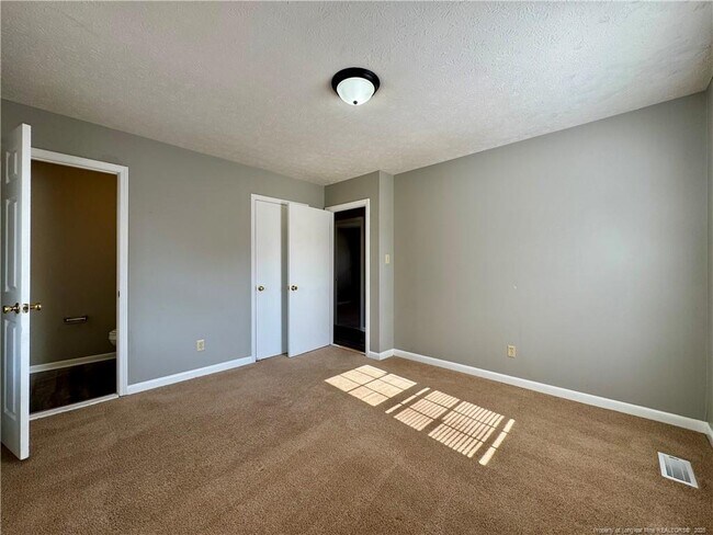 Building Photo - 1222 Kienast Dr