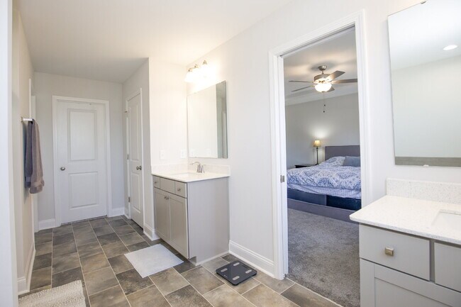 Building Photo - "Spacious 4-Bedroom Gem with 3 Full Baths - 2344 Sq Ft of Comfort on Stackhouse Drive!"