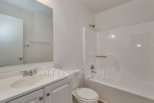 Building Photo - 2756 Peach St