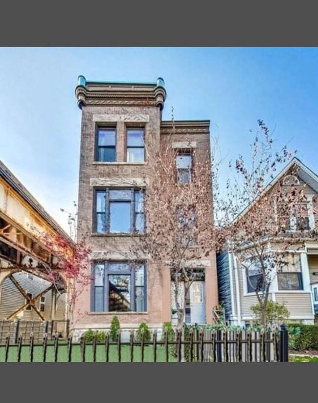 Building Photo - 3412 N Janssen Ave