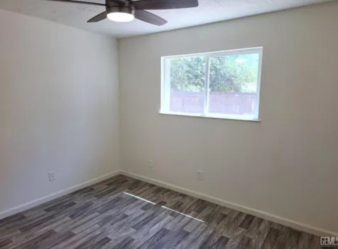 Building Photo - 501 N California Ct