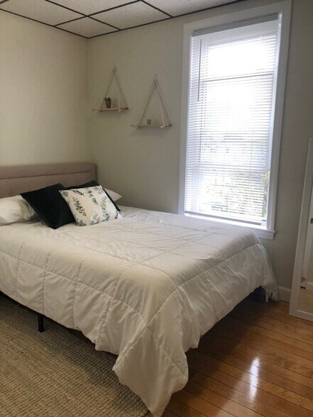 Building Photo - 77 Lyman Ave