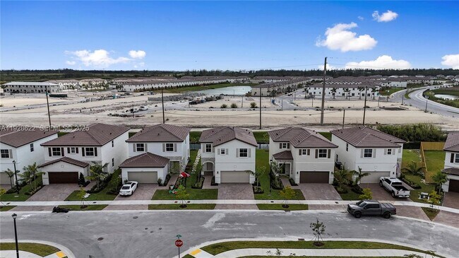 Building Photo - 2498 SE 25th Ct