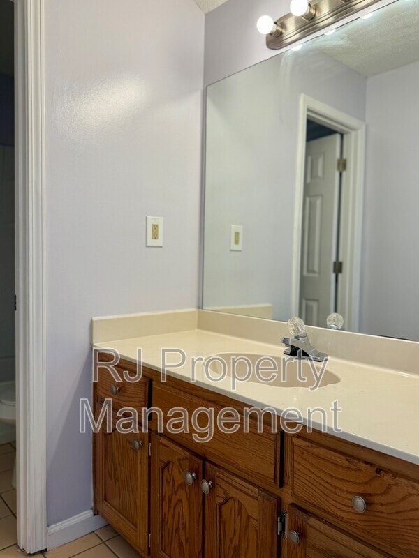 Building Photo - 5353 Farm Ridge Dr