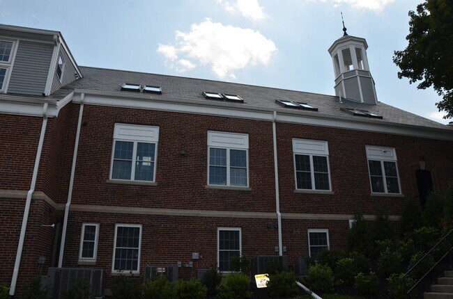 Building Photo - 6 Admirals Wy