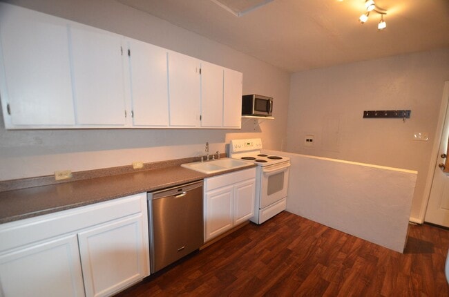 Building Photo - 1 bedroom in Warrior's Mark!