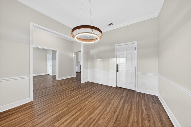 Building Photo - 2015 Rosalyn Ct