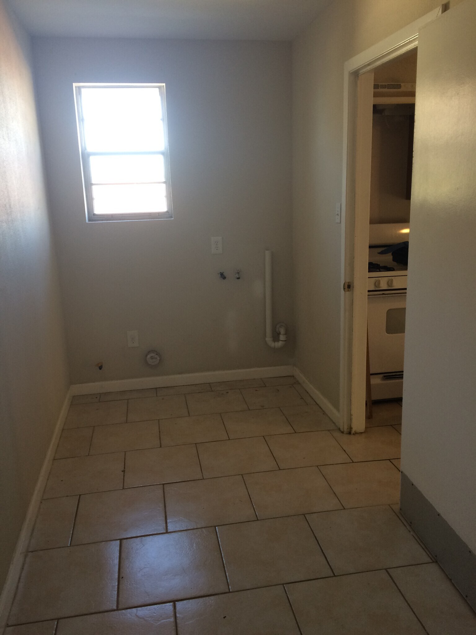 Building Photo - 2350 Lyndell Dr