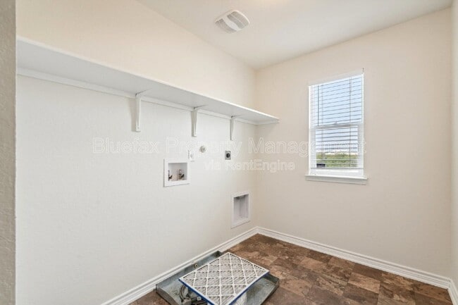 Building Photo - 3306 Putnam Fields