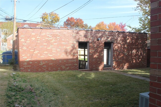 Building Photo - 5021 Oleatha Ave