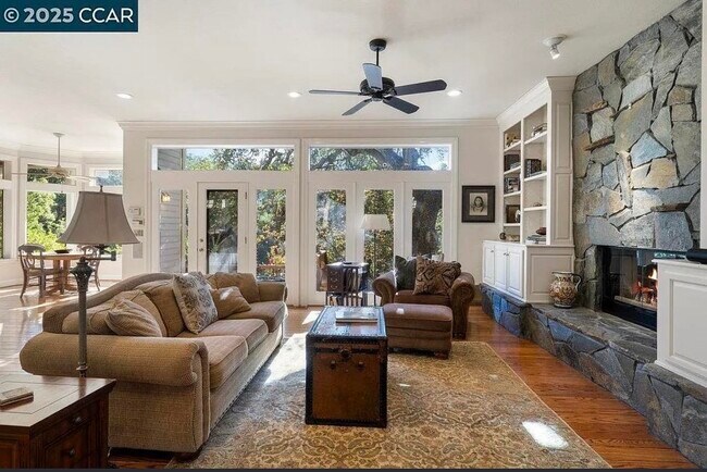 Building Photo - 3109 Stonegate Dr