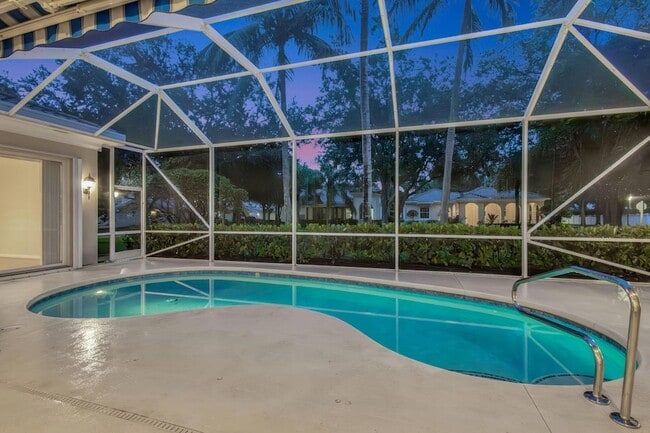 Building Photo - 121 Savona Dr