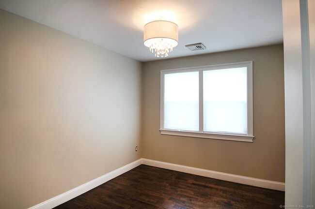 Building Photo - 165 Nordstrand Ave