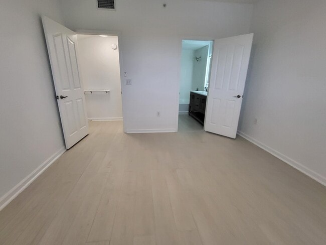 Building Photo - 2042 Alta Meadows Ln