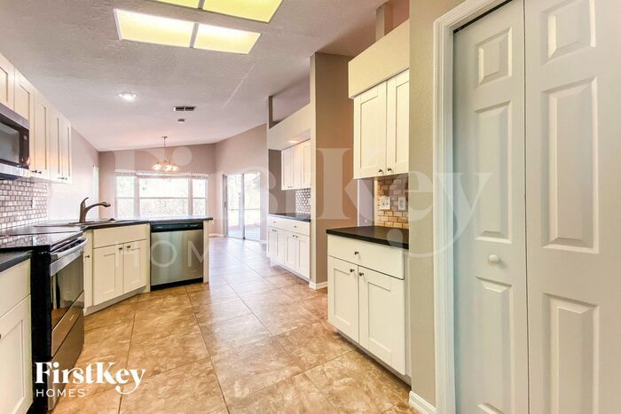 Building Photo - 10725 Magrath Ln