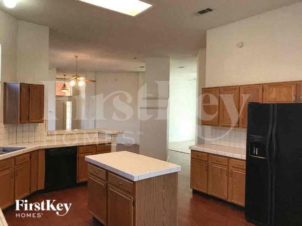 Building Photo - 403 Jennifer Ln