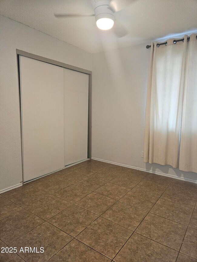 Building Photo - 1622 W Village Way