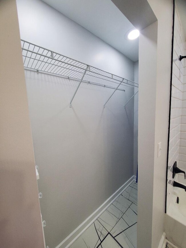 Building Photo - 290 Quick St