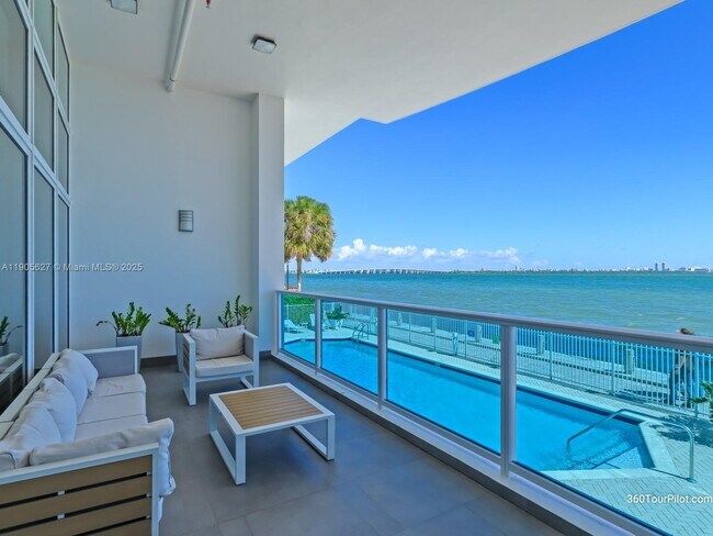 Building Photo - 725 NE 22nd St