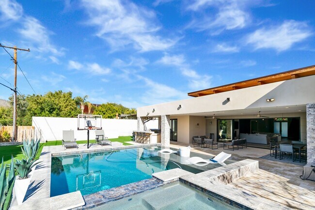 Building Photo - Stunning 4BR House in Phoenix