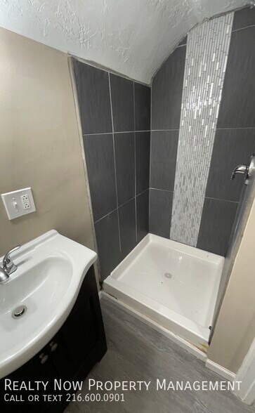 Building Photo - 1637 Coventry Rd