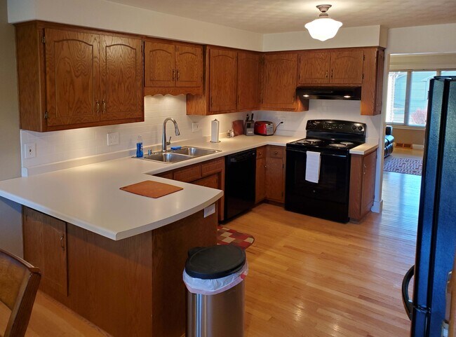 Building Photo - 1502 W Weiland Ln