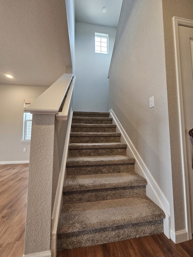 Building Photo - 10869 Wooden Pole Dr