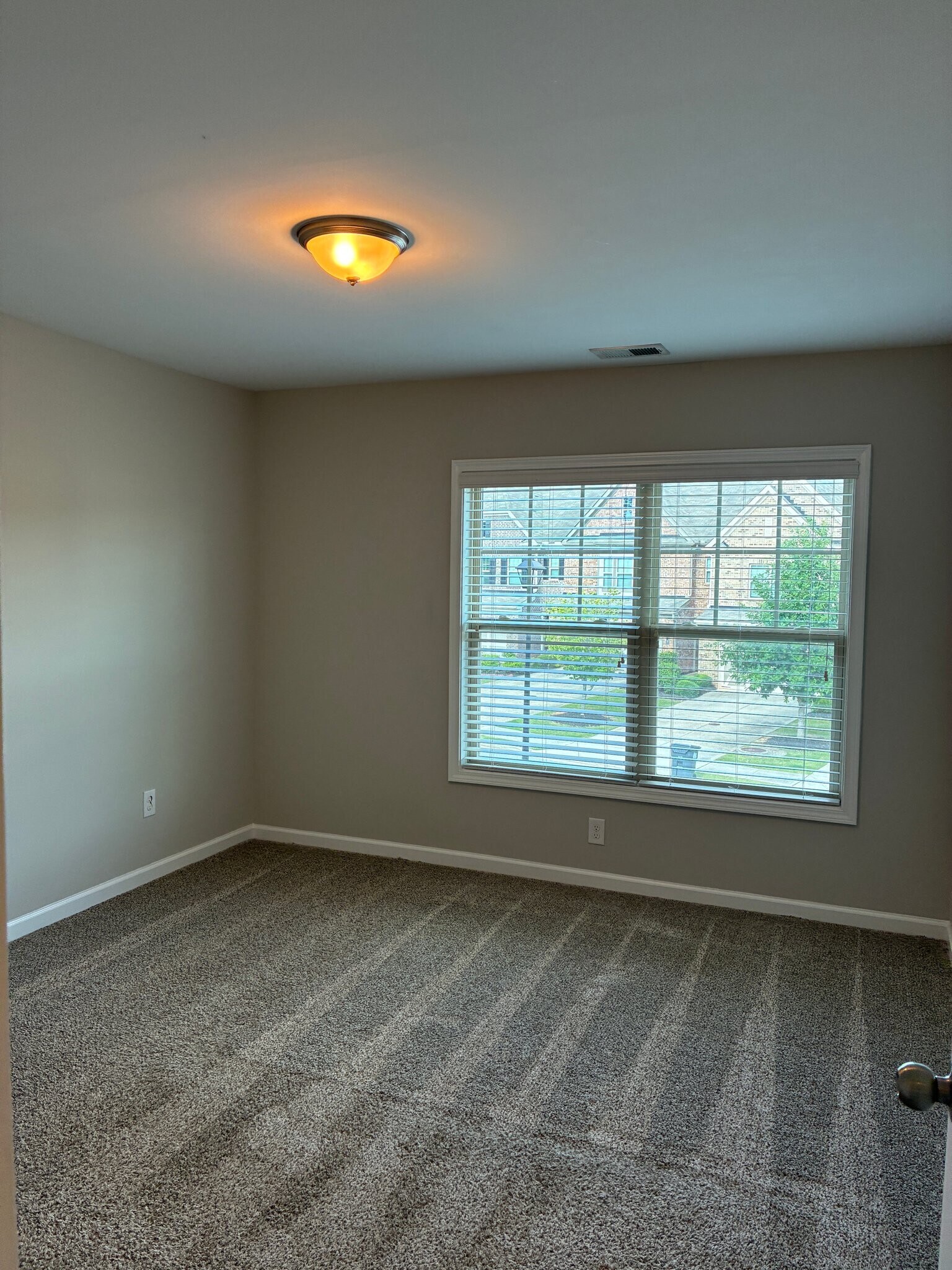 Building Photo - 1335 Hampton Oaks Dr
