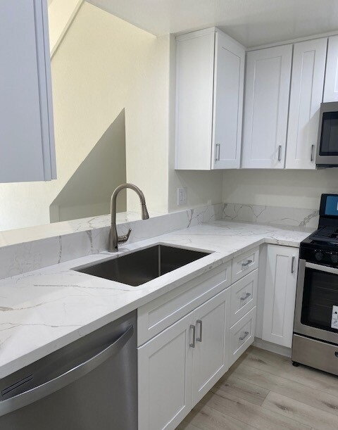 Building Photo - "Charming 1-Bedroom Retreat with Gleaming Hardwood Floors in Prime Irvine Location!"