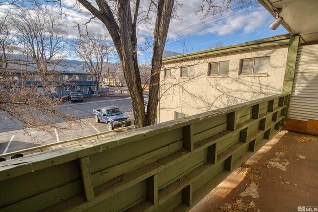 Building Photo - 511 Country Village Dr