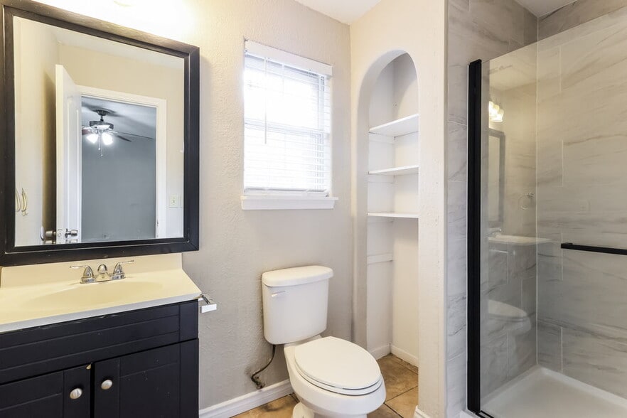 Building Photo - 2007 Deerhurst Ln