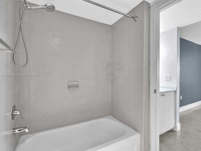 Building Photo - 816 NW 11th St