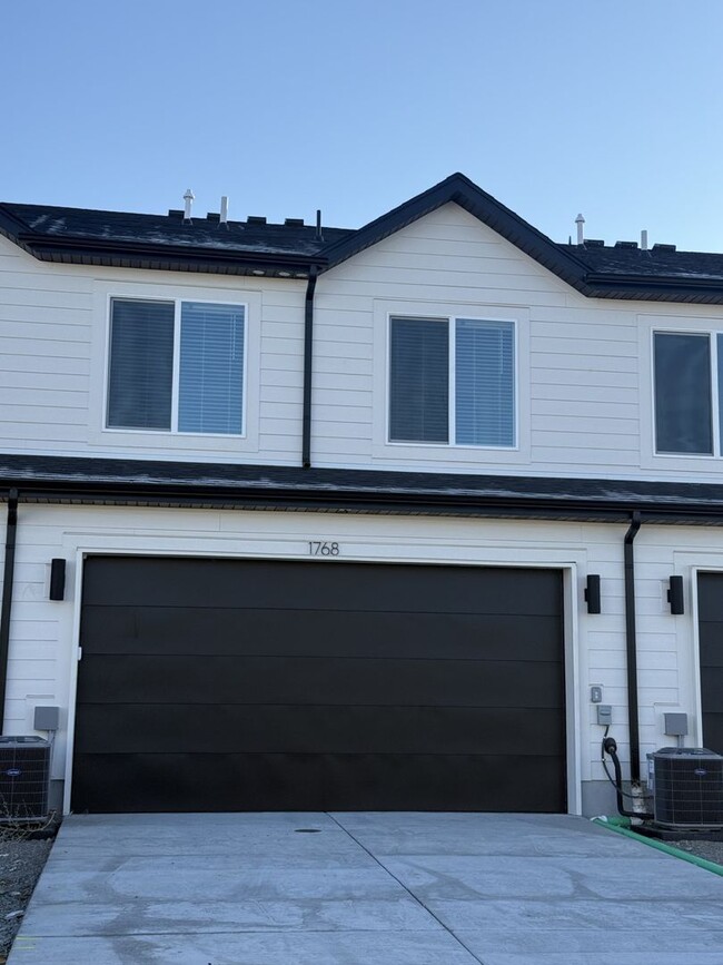 Building Photo - Brand New Beautiful Town Home in Salem, UT