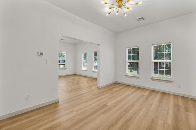 Building Photo - 514 S Broadway
