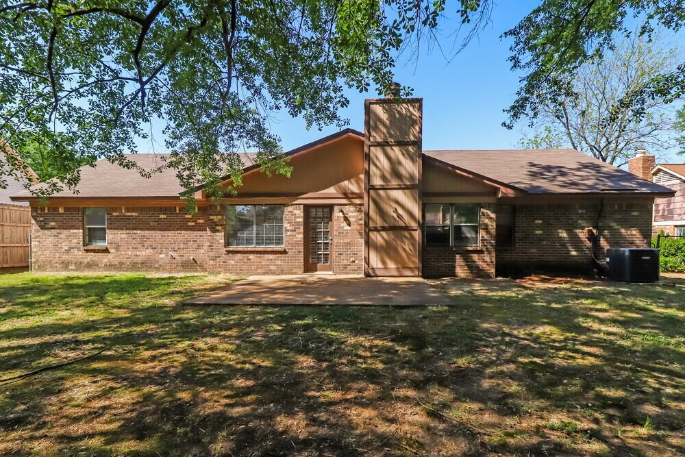 Building Photo - 7261 Hollorn Ln