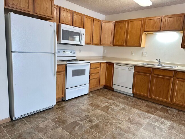 Building Photo - 2 Bedroom 2 Bath - South Fargo - April 1st