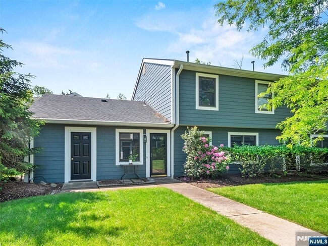 Building Photo - 17 Briarwood Ct