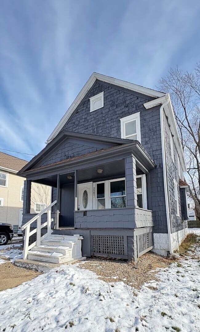 Building Photo - Four bedroom two bathroom home for rent