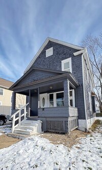 Building Photo - Four bedroom two bathroom home for rent