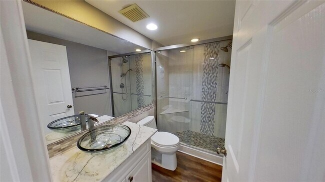 Building Photo - 6495 Shoreline Dr