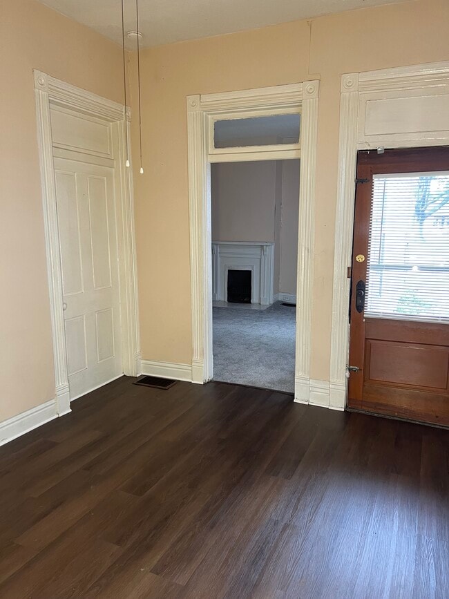Building Photo - 544 Longfield Ave